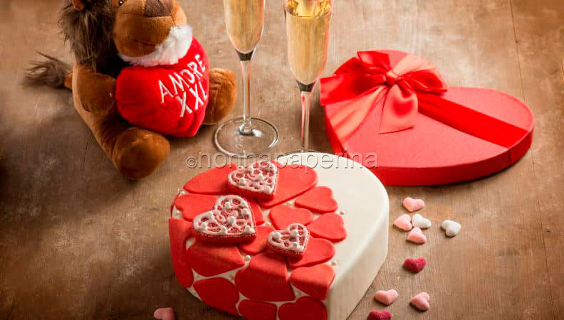 Torta di san valentino al formaggio exquisa e pistacchi