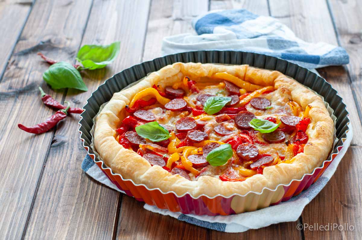 Torta di sfoglia ai peperoni con salame piccante