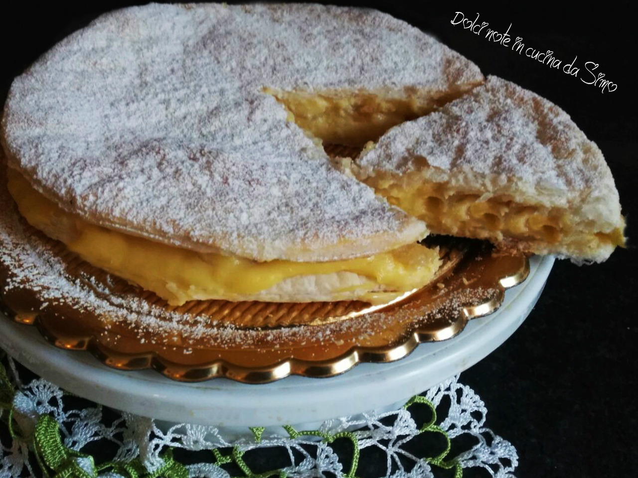 Torta di sfoglia alla crema e mele