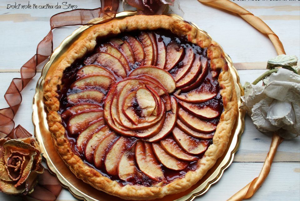 Torta di sfoglia alle mele e marmellata