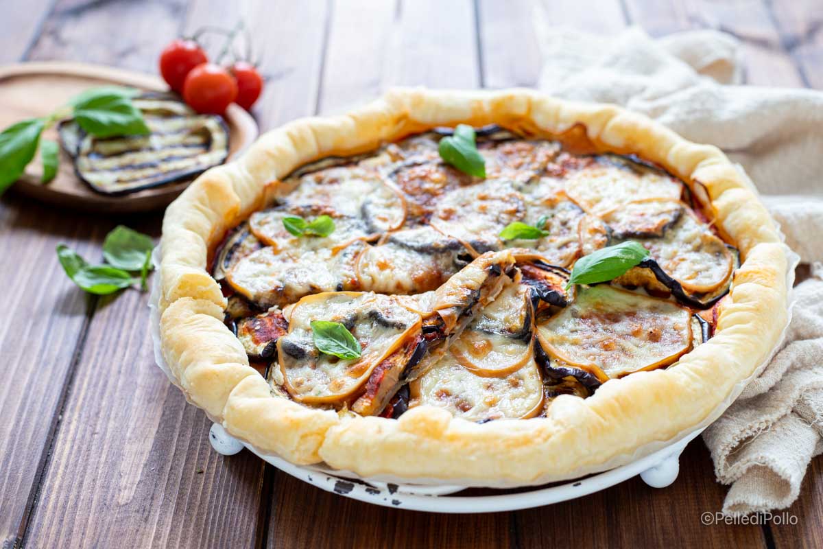 Torta di sfoglia con melanzane e scamorza