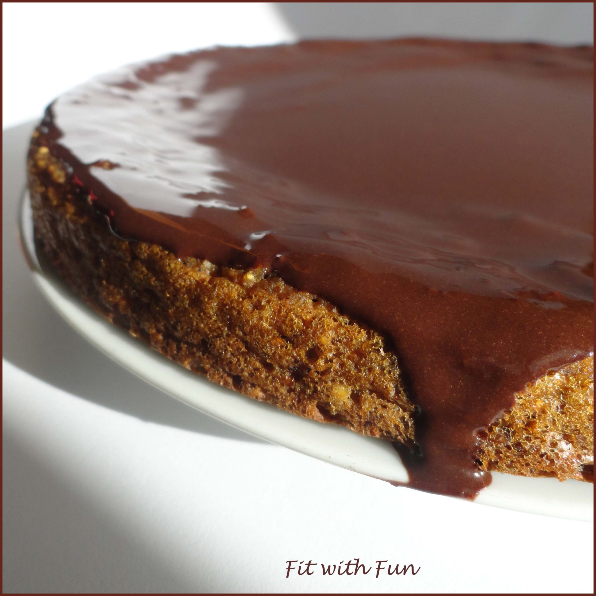 Torta di soia mandorle e carote ricoperta di cioccolata proteica