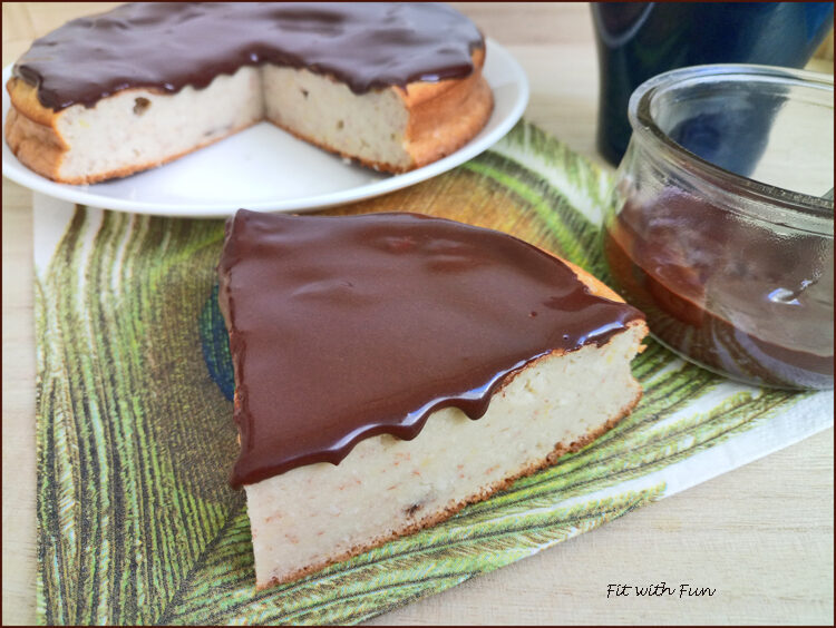 Torta fiocco di cocco glassata e senza glutine