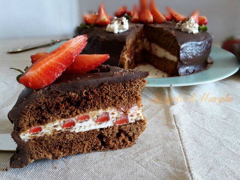 Torta fragole cioccolato e panna