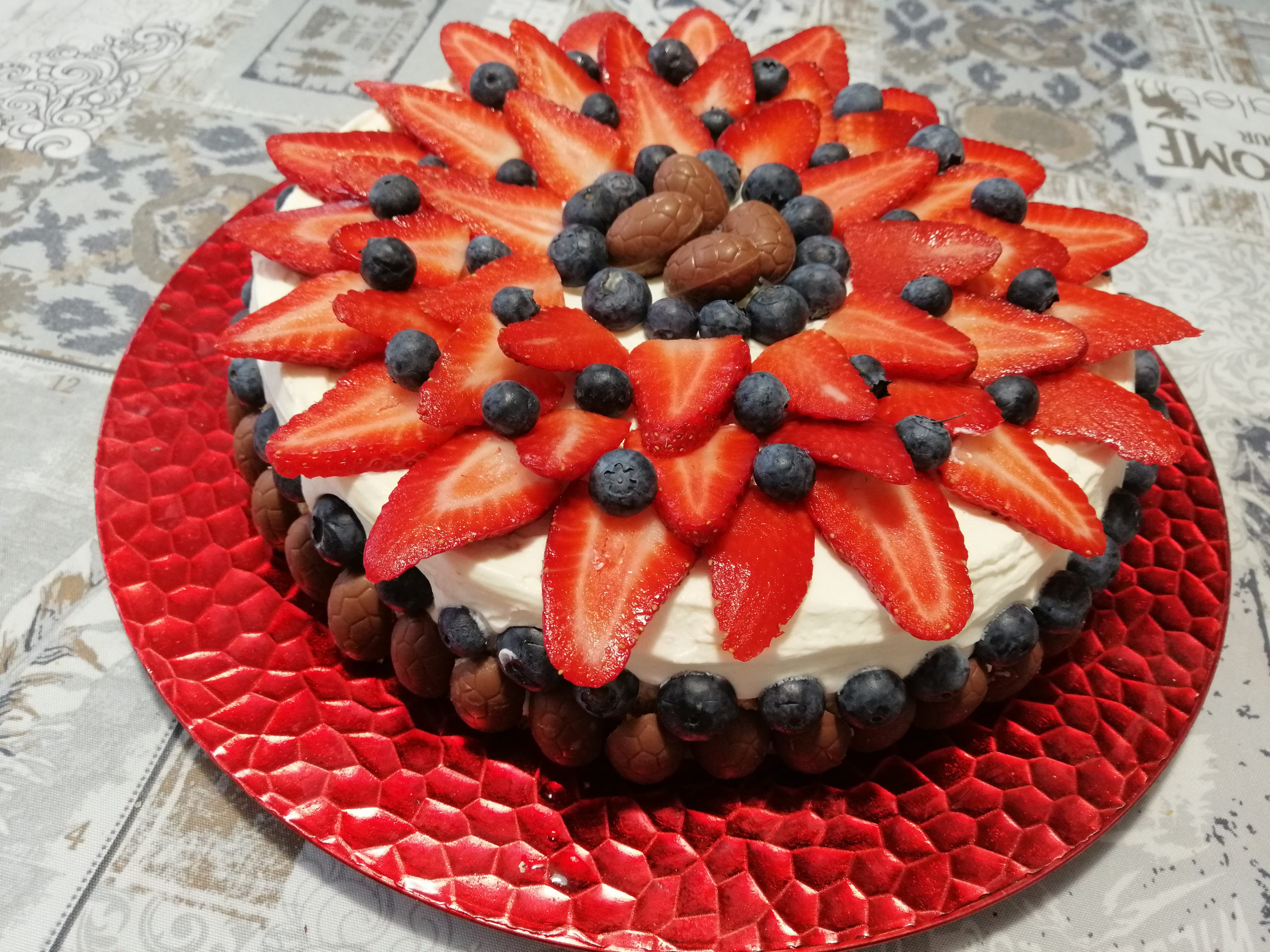 Torta fragole e mirtilli