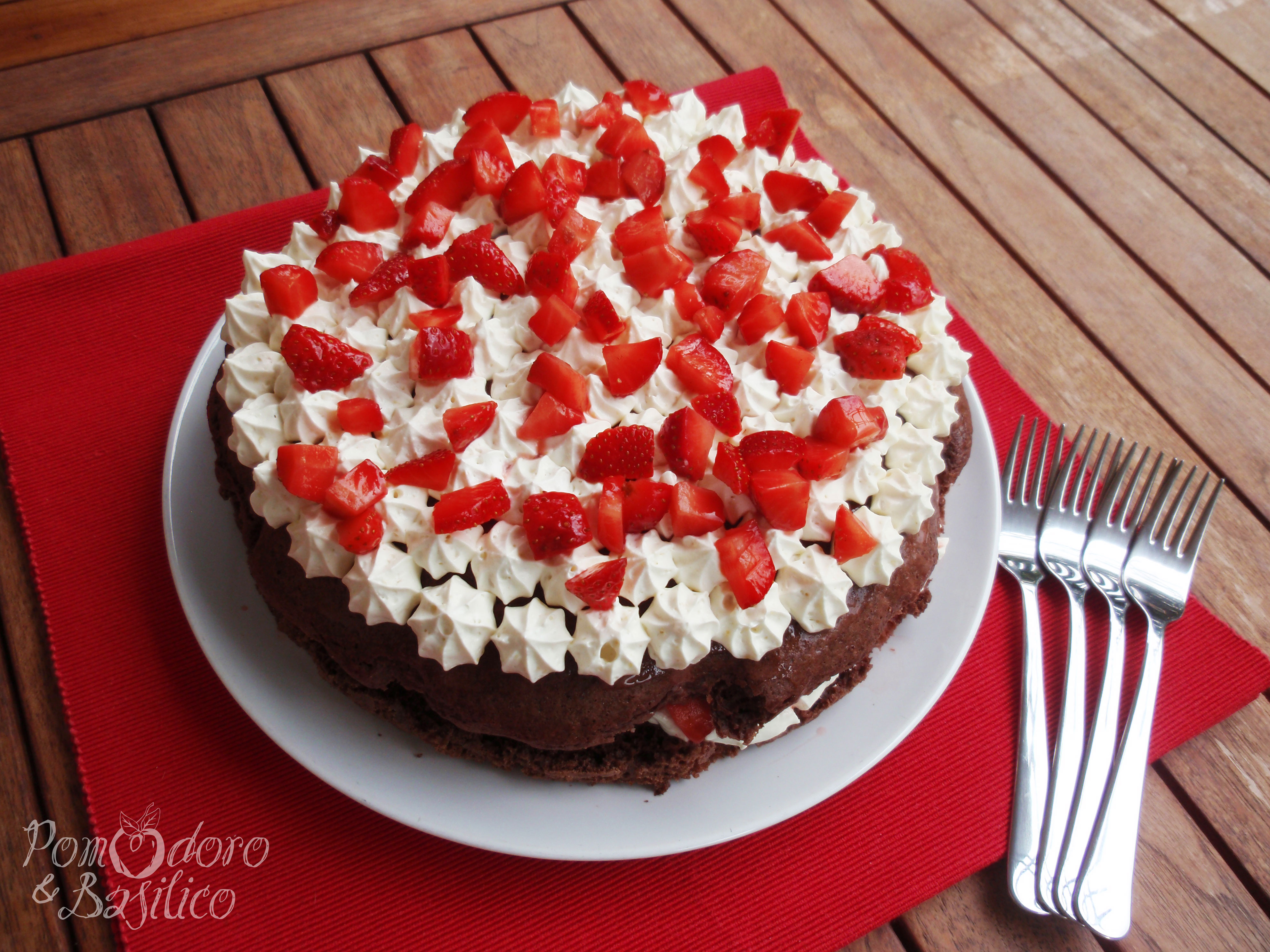 Torta fragole, panna e cioccolato