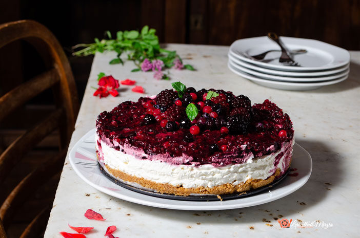Torta fredda ai frutti di bosco
