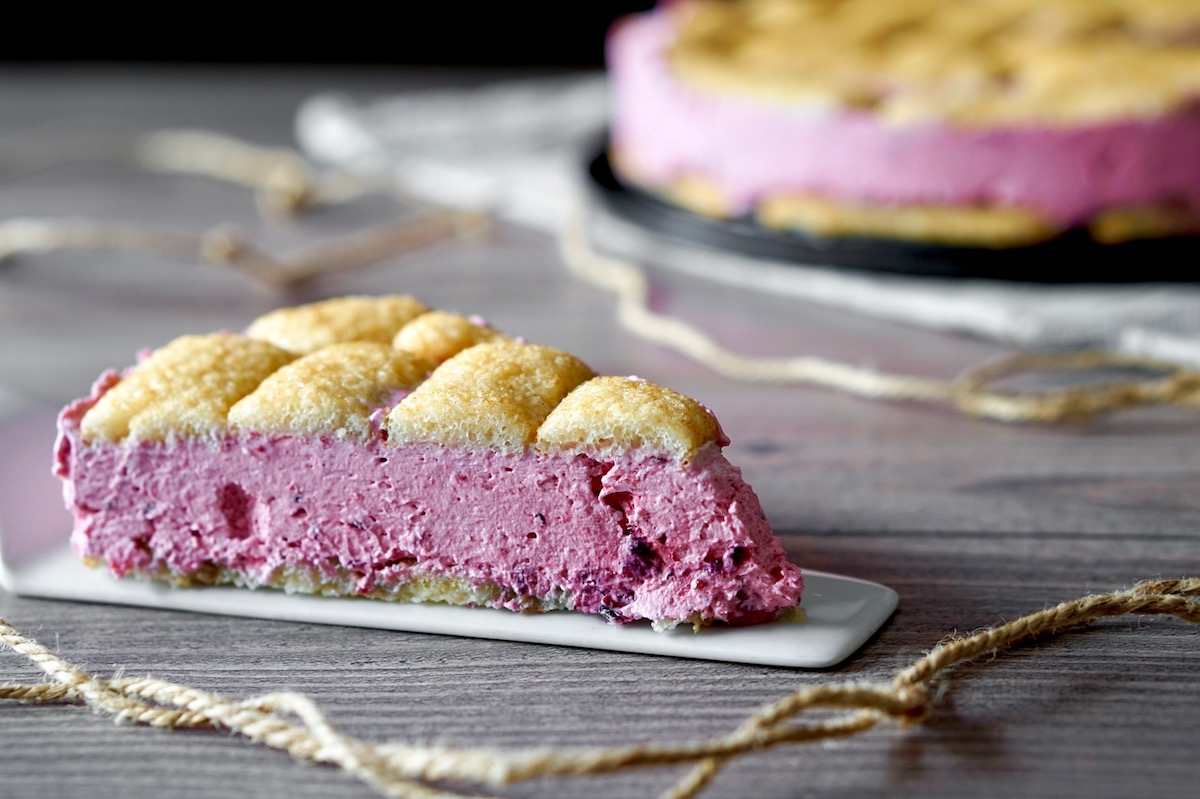Torta fredda ai pavesini e frutti di bosco