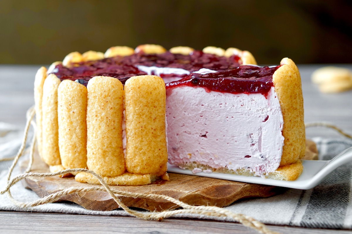 Torta fredda ai pavesini, yogurt e frutti di bosco