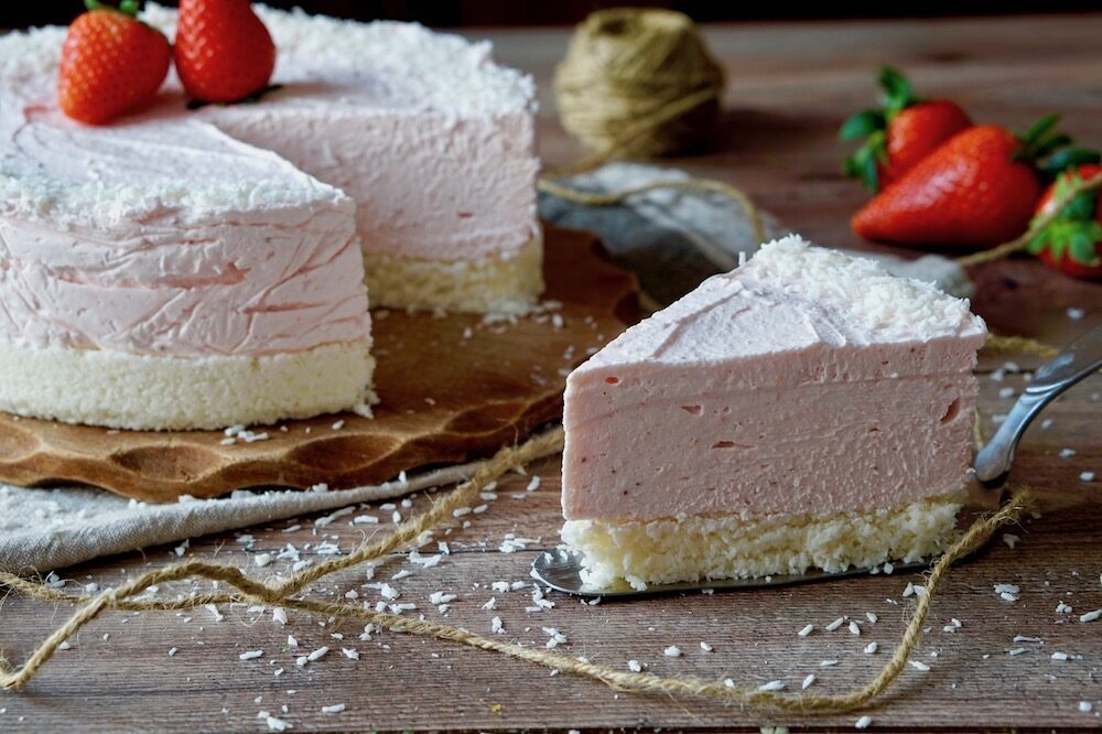 Torta fredda al cocco e fragole
