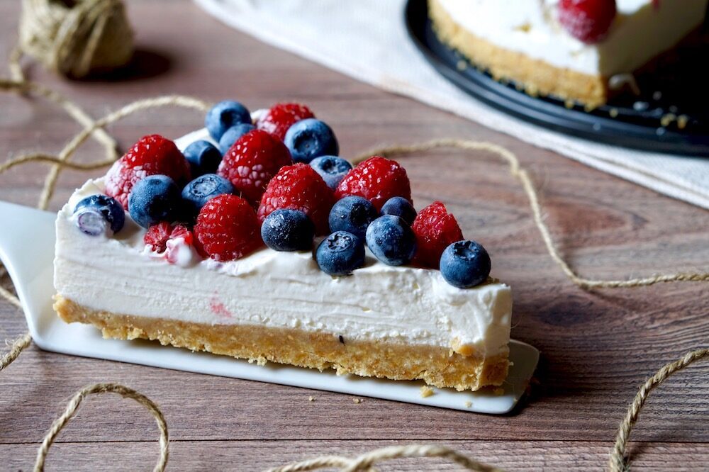 Torta fredda al mascarpone e frutti di bosco