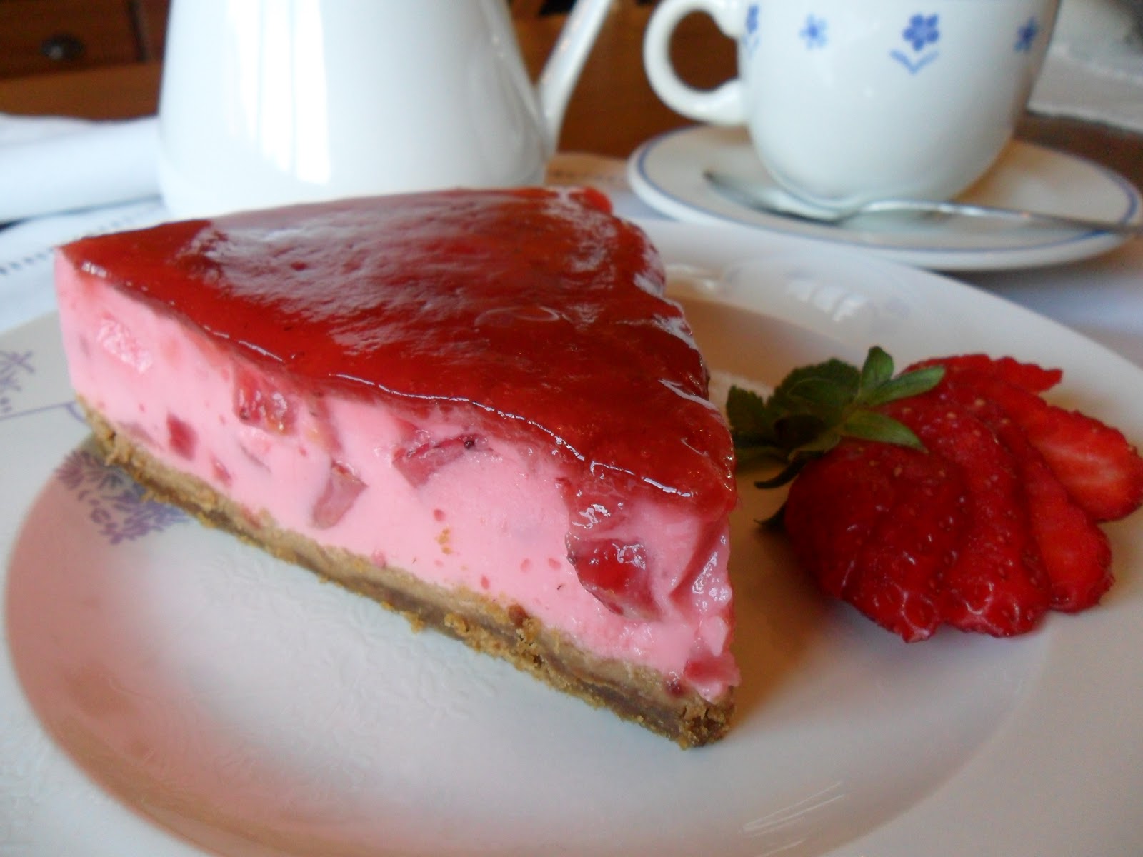 Torta fredda allo yogurt e fragole