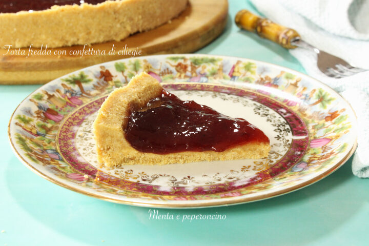 Torta fredda con confettura di ciliegie