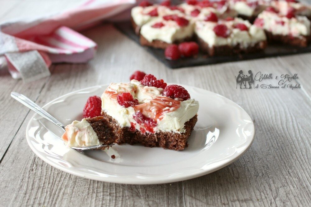 Torta fredda con crema di formaggio e lamponi