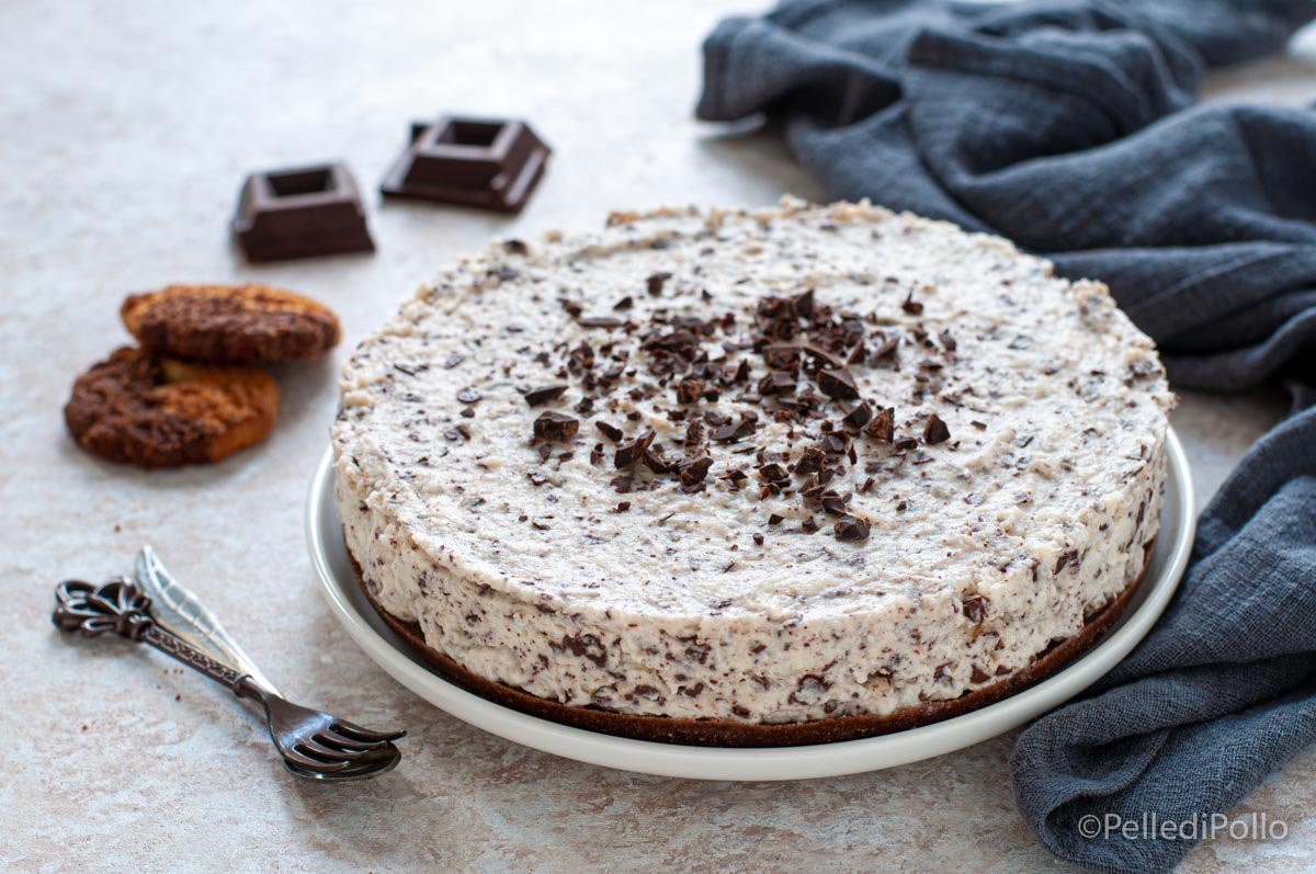 Torta fredda stracciatella con panna e cioccolato