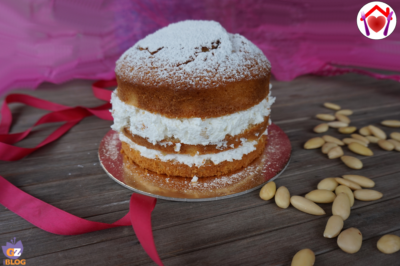 Torta fresca al cocco e mandorle