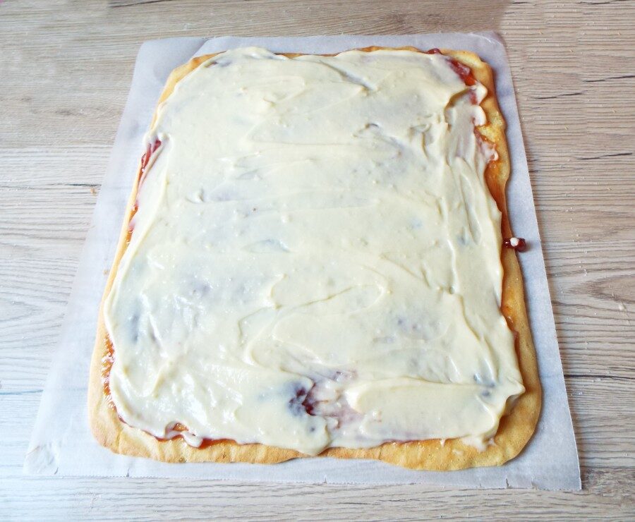 Torta girella crema e fragole