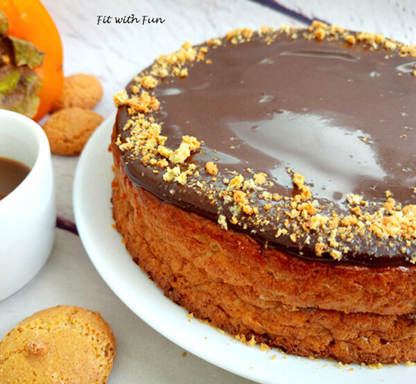 Torta glassata di cachi e amaretti proteica