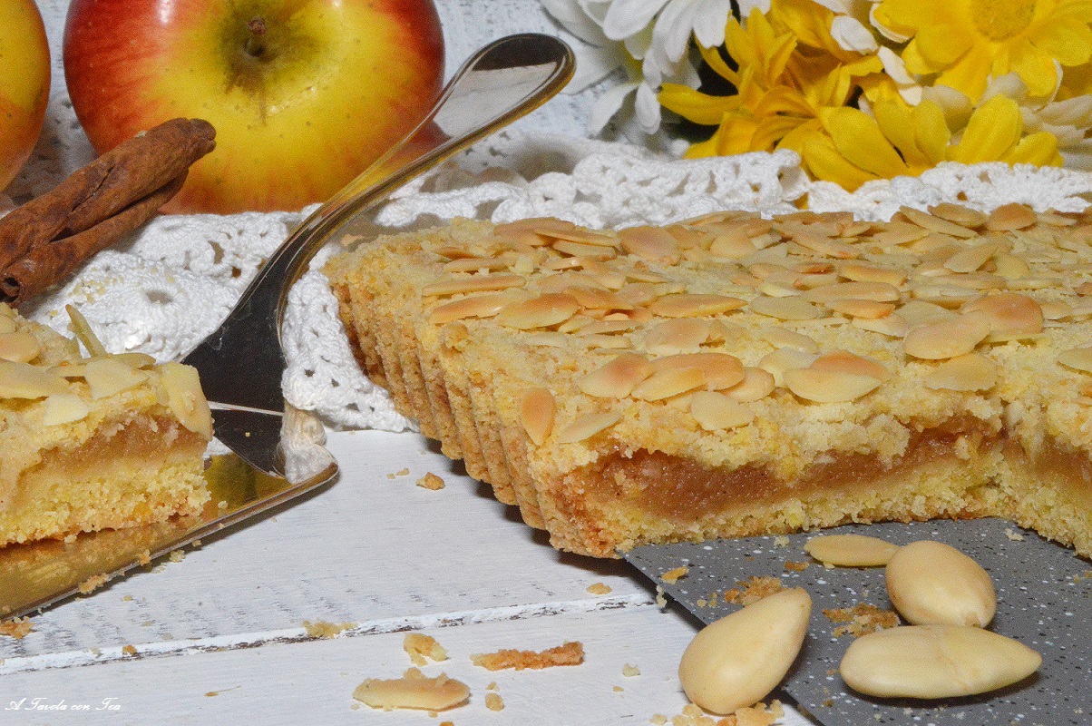 Torta grattugiata con le mele ricetta facile e veloce