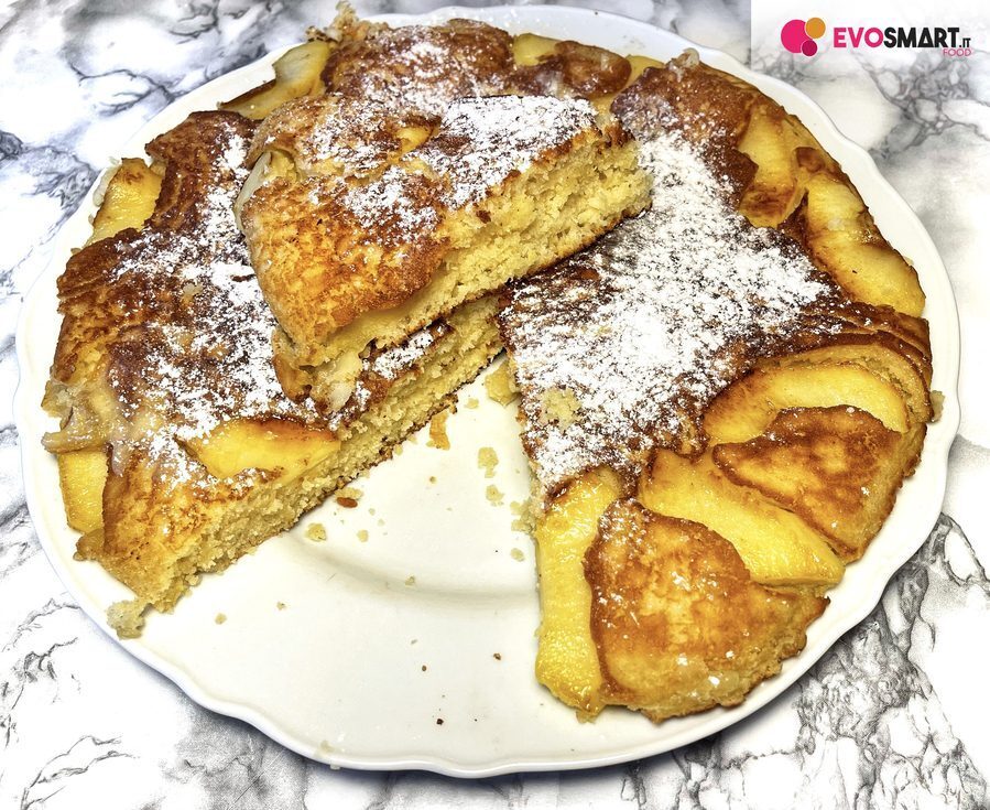 Torta in padella con le mele pronta in 12 minuti!