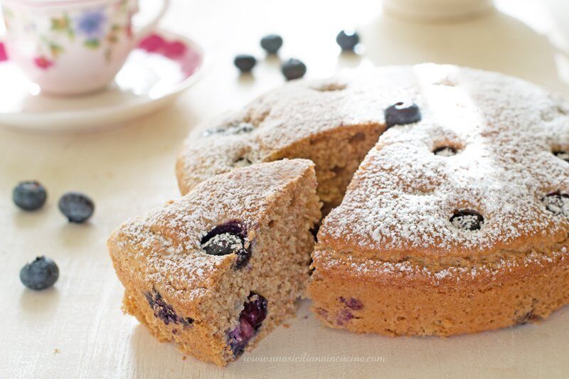 Torta integrale ai mirtilli senza zucchero