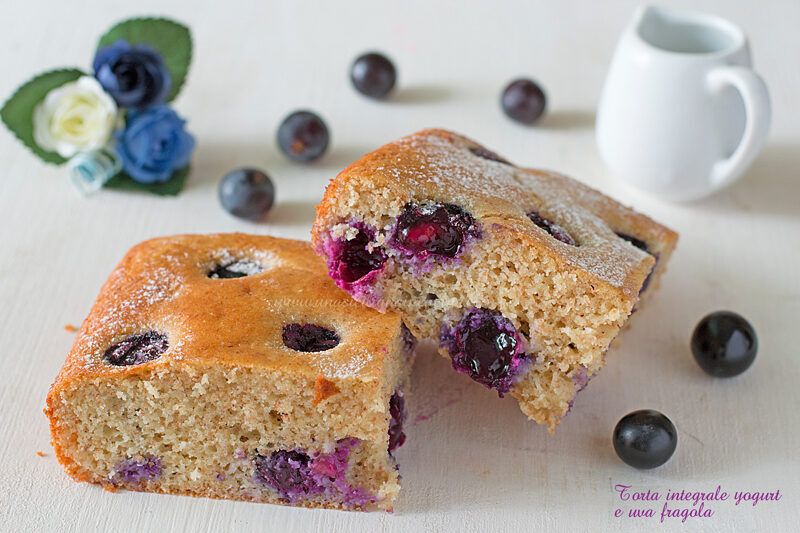 Torta integrale yogurt e uva fragola
