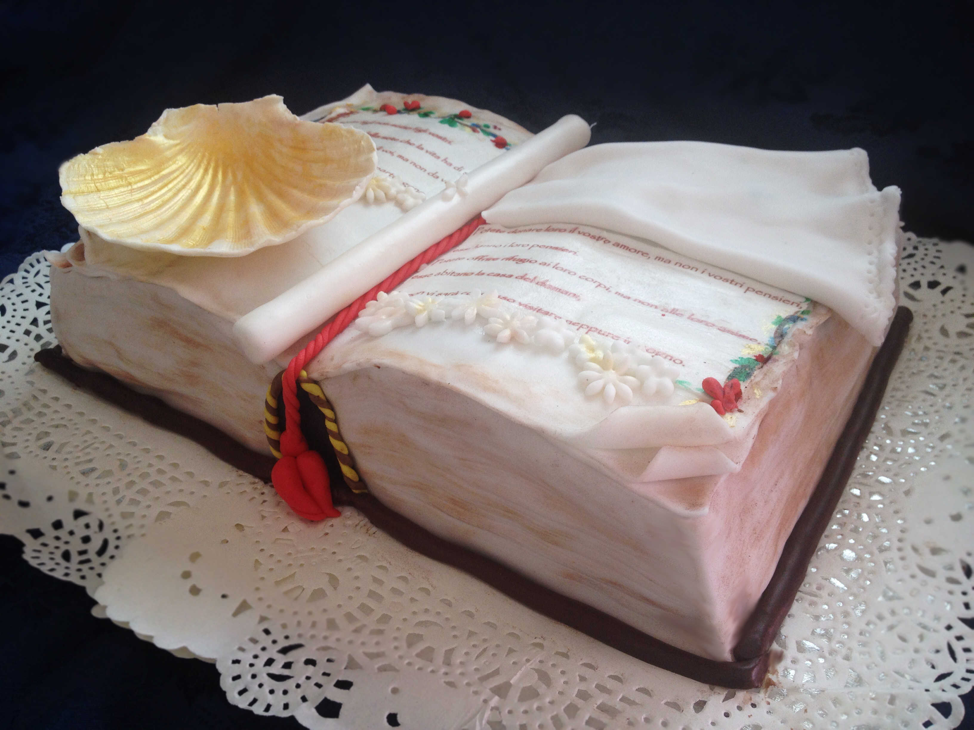 Torta libro per un battesimo