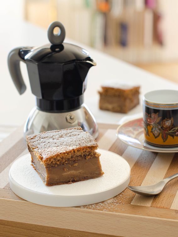 Torta magica al caffè nella versione senza lattosio