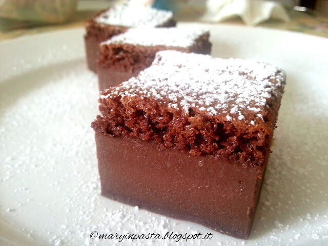 Torta magica al cioccolato in versione light