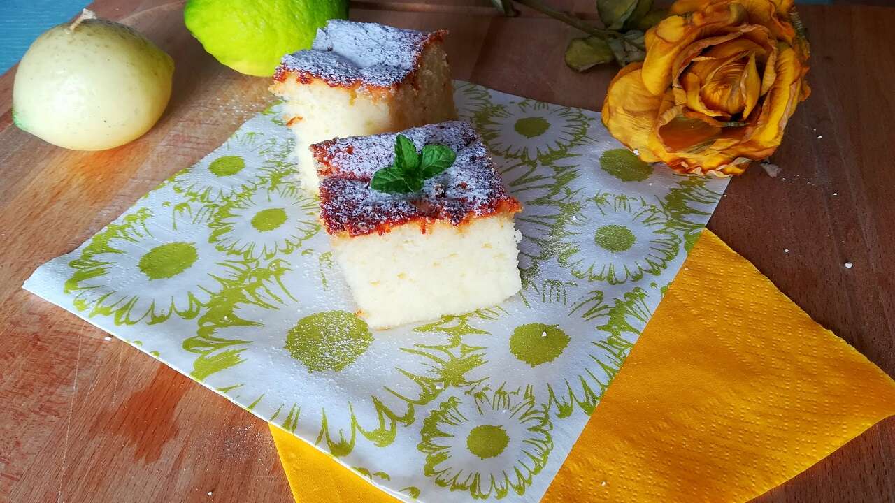 Torta magica limone e vaniglia: con o senza bimby
