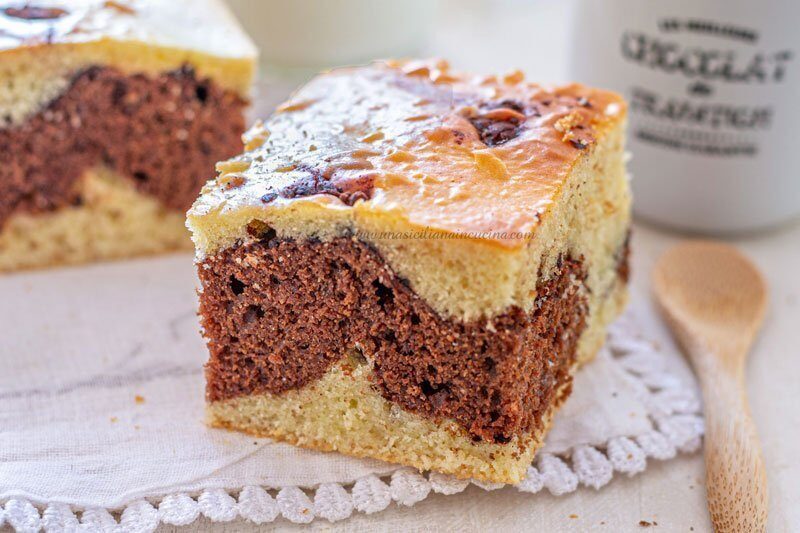 Torta marmorizzata cioccolato e vaniglia
