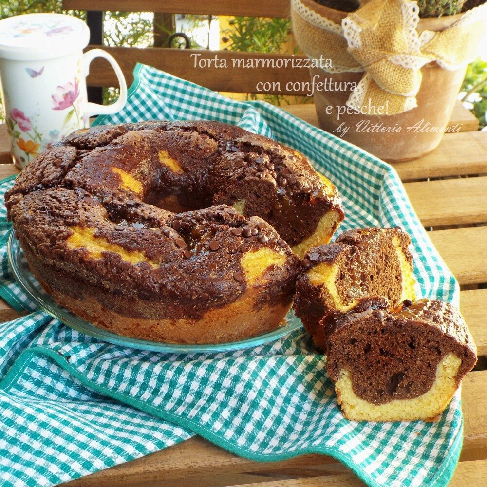 Torta marmorizzata con confettura e pesche