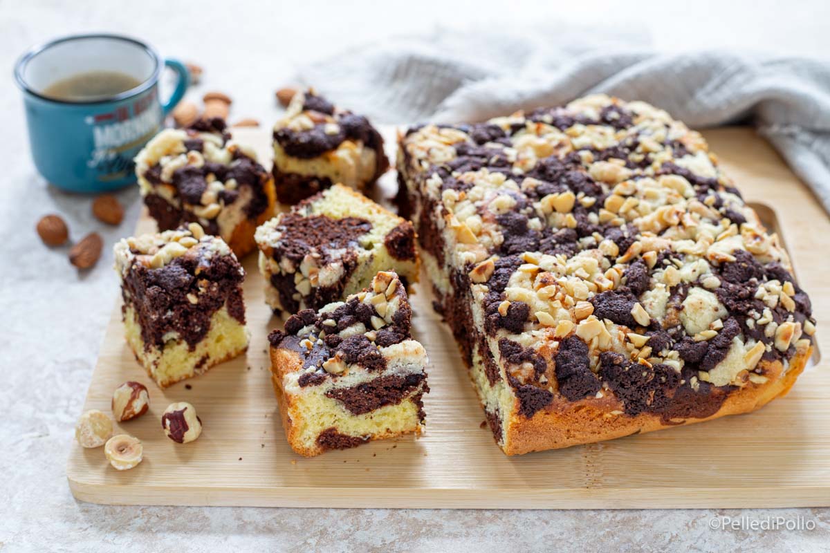 Torta marmorizzata con crumble