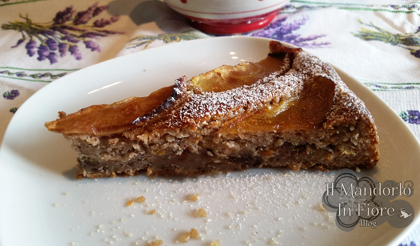 Torta mele e yogurt e nocciole