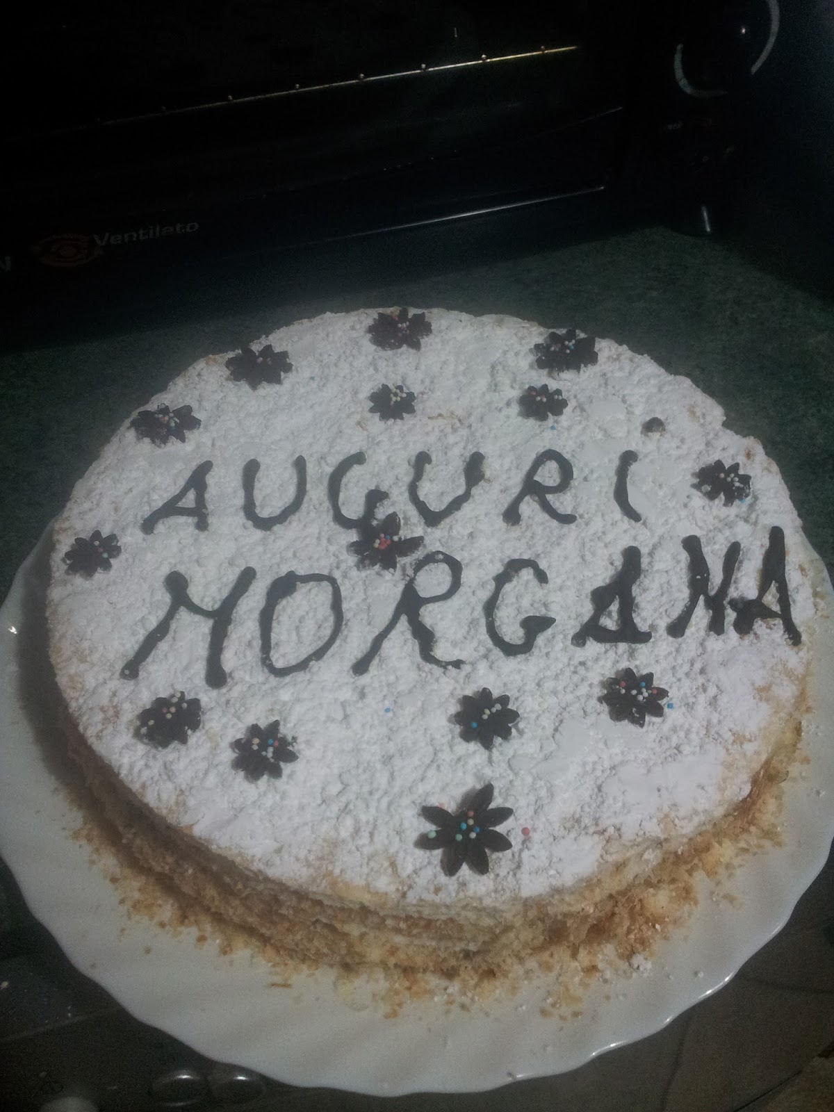 Torta millefoglie con crema pasticcera e gocce di cioccolato