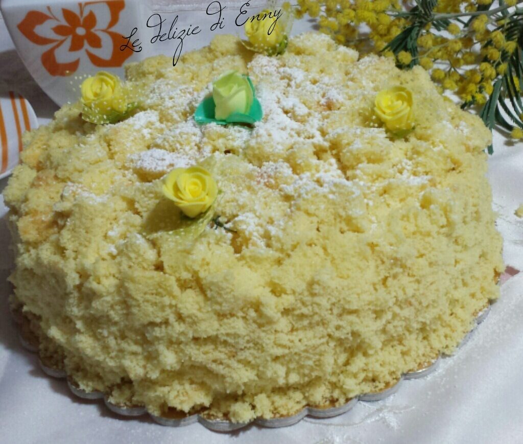 Torta mimosa con crema pasticcera e amaretti