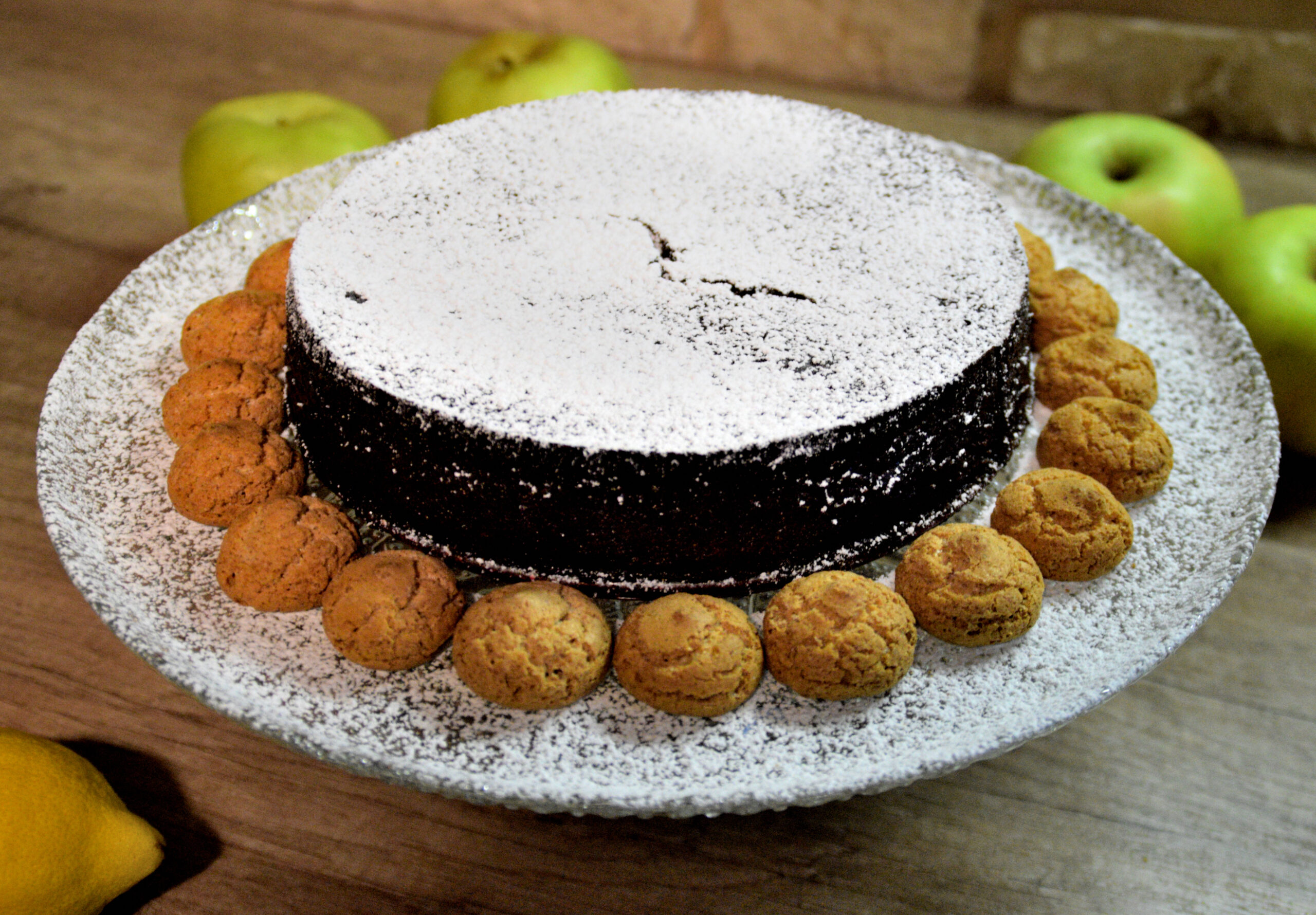 Torta monferrina fatta in casa: golosissima ricetta fatta con mele, amaretti e cacao