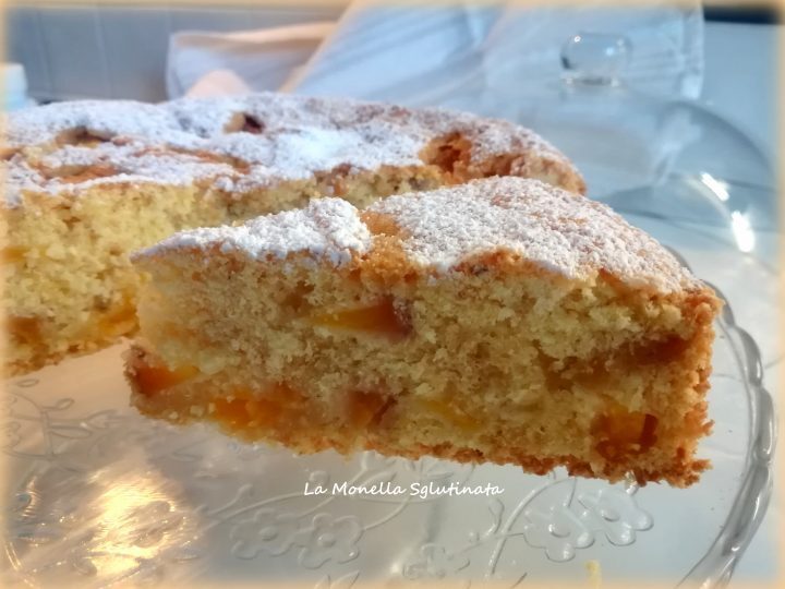 Torta morbida al cocco e pesche noci
