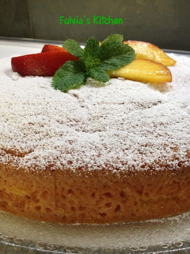 Torta morbida alle pesche