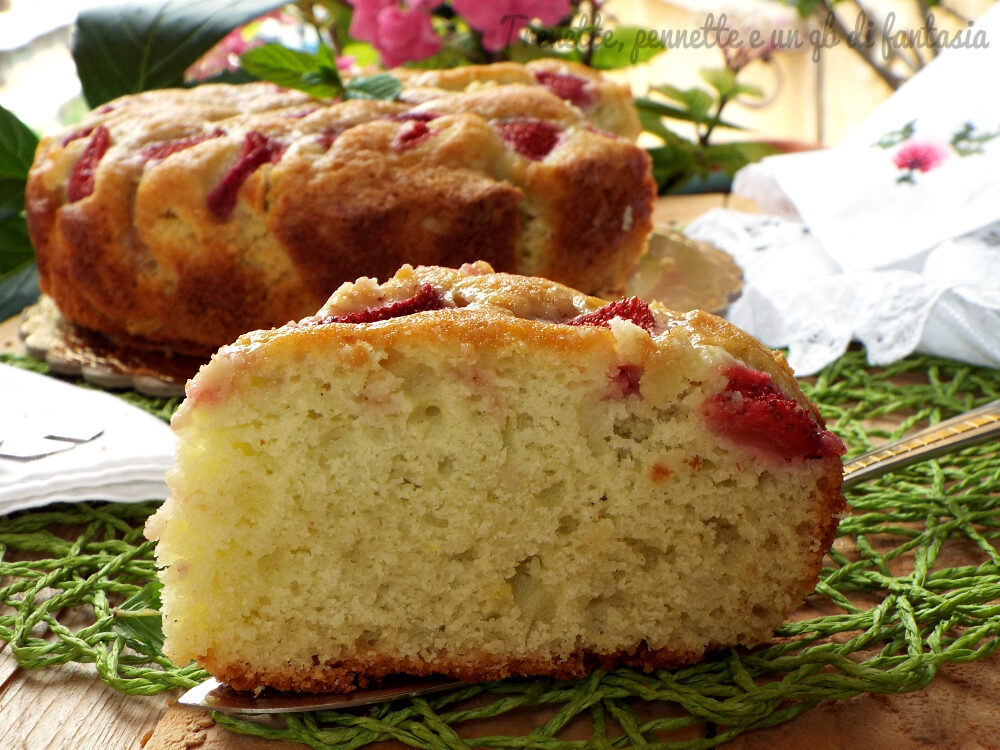Torta morbida con fragole menta e limone