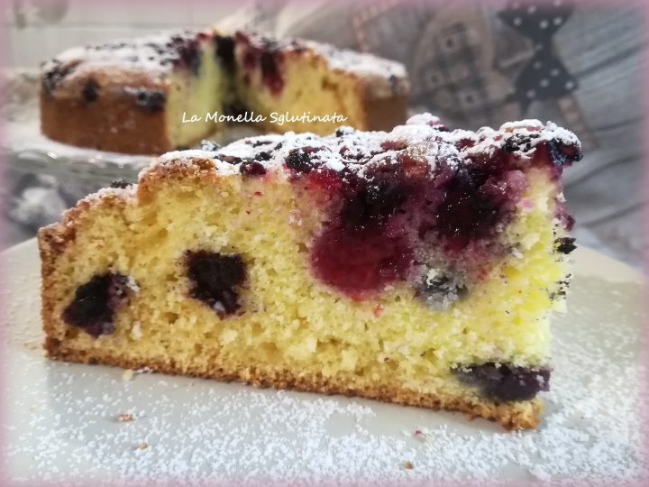 Torta morbida con ricotta e frutti di bosco