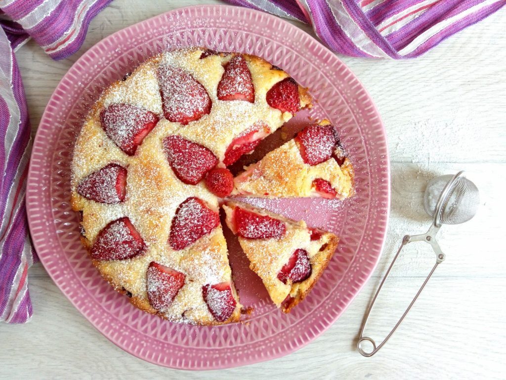 Torta morbida di ricotta e fragole