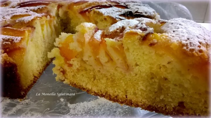 Torta morbida di ricotta e pesche noci