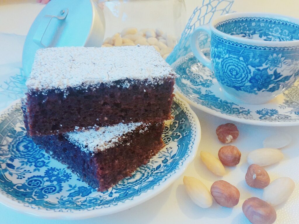 Torta morbida nocciole e mandorle albumi