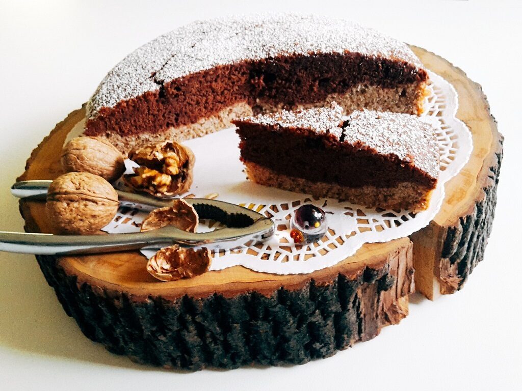 Torta morbidissima con cacao e noci