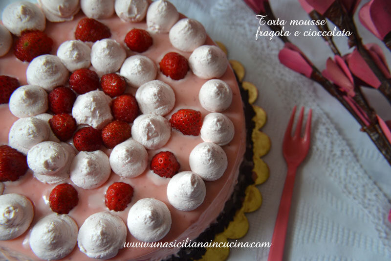 Torta mousse fragola e cioccolato