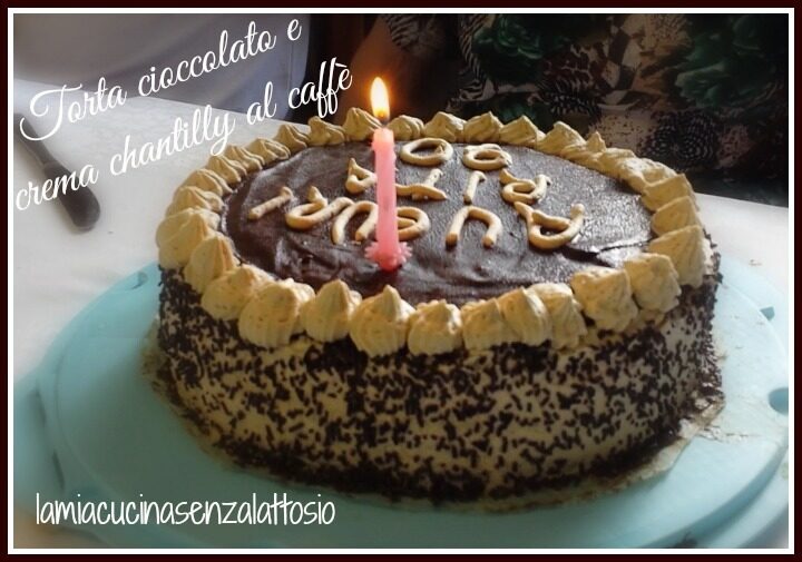 Torta multistrato cioccolato e crema chantilly al caffè – senza uova senza lattosio