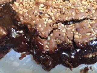 Torta nocciola ai due cioccolati con cuore morbidissimo