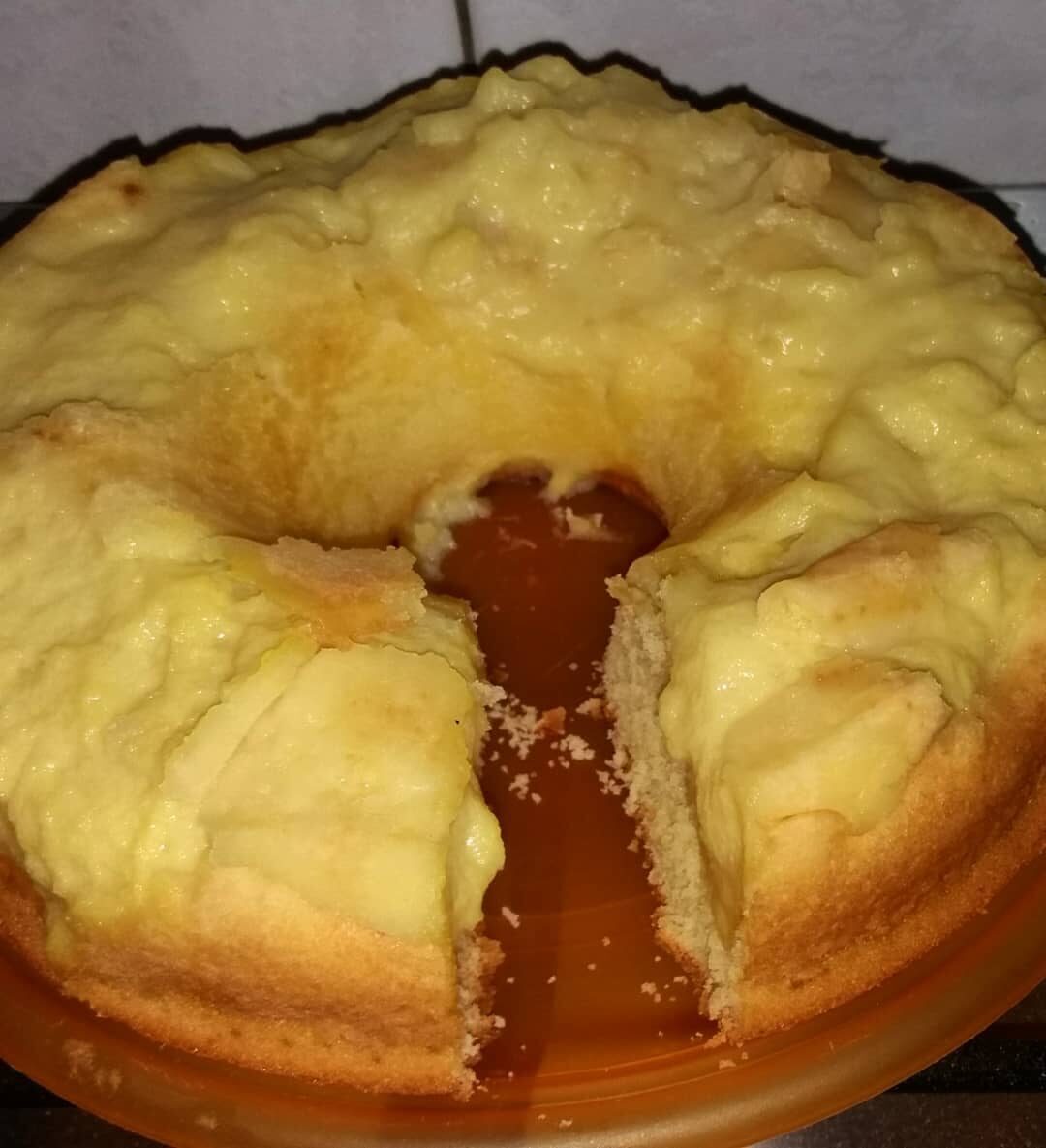 Torta nua alla crema pasticcera