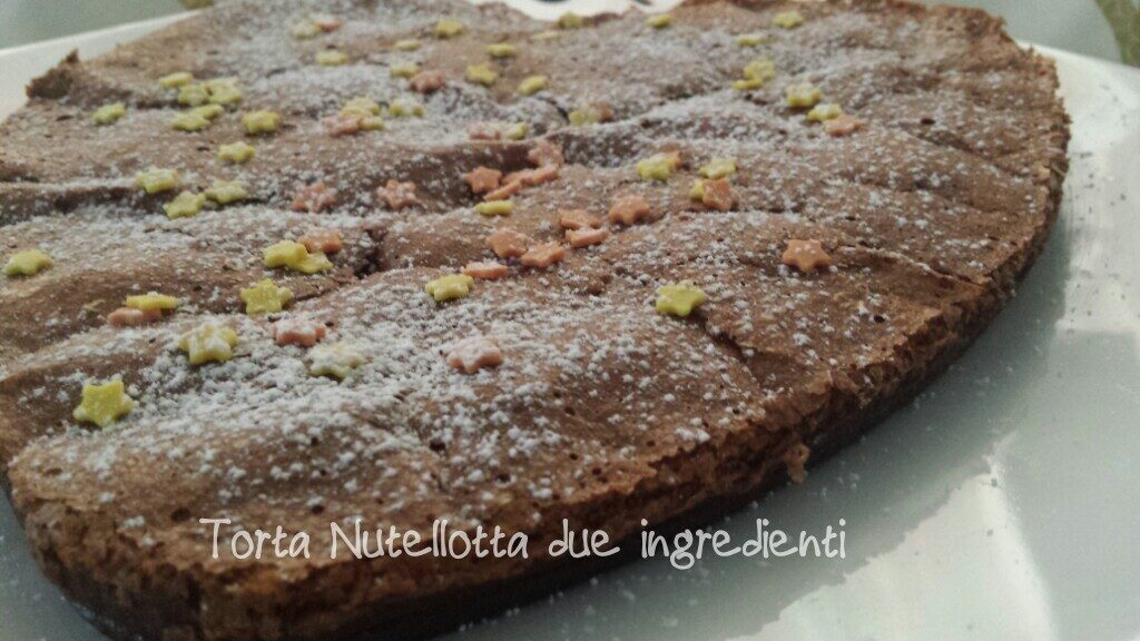 Torta nutellotta ai due ingredienti- ricetta per una torta veloce